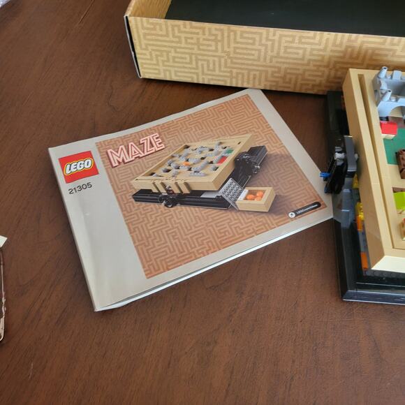 LEGO Ideas: Maze 21305 100% Complete Instructions And Box Included - Picture 7 of 11
